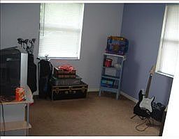 4th image of 4553 Barclay Cres