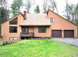 24 Fawnbrook Ln, Simsbury, CT 06070
