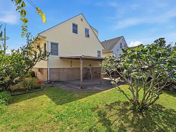 3rd image of 81 Country Village Rd