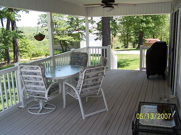 Deck & barbeque area
