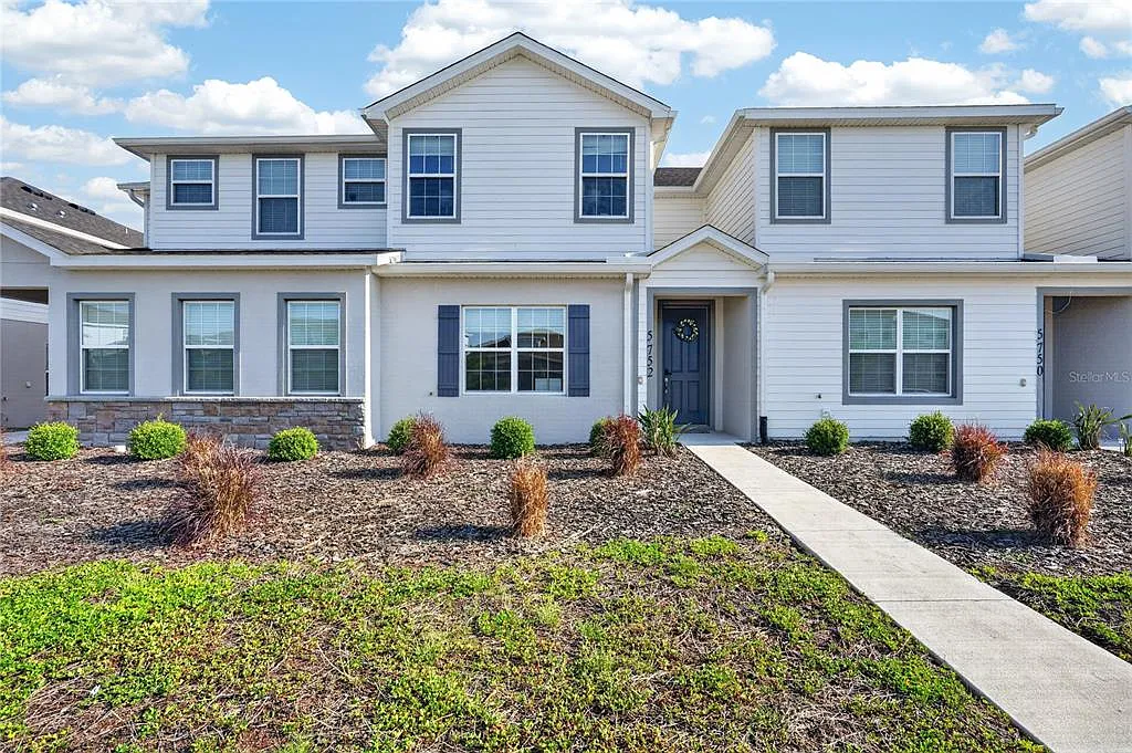 3 bed, 2.5 bath, 1700 sqft, $2,500 — Photo 1