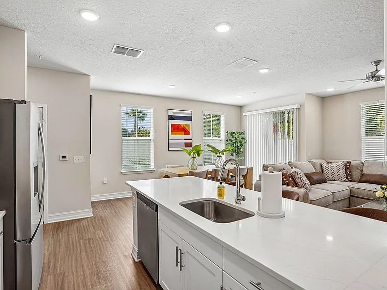 Lake Tavares Apartments — Photo 22
