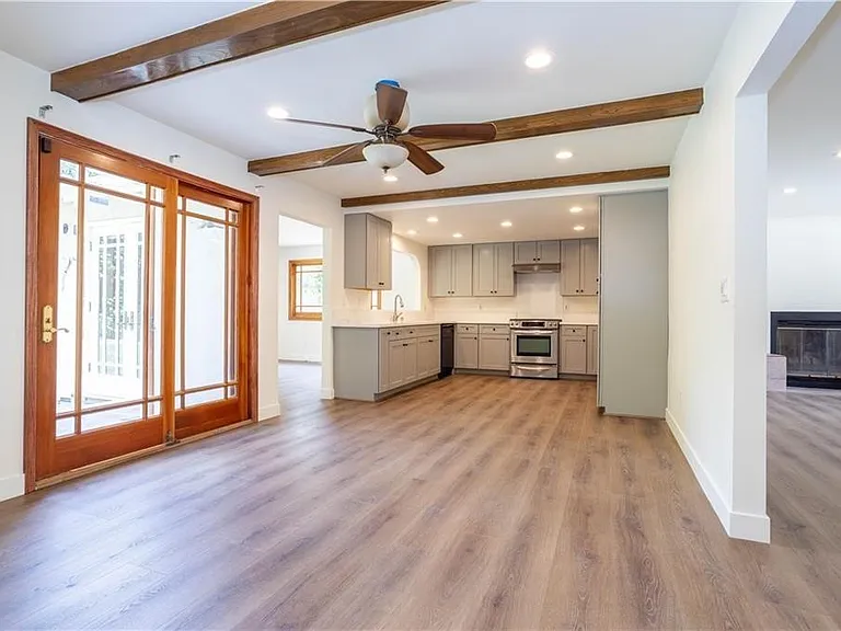 11300 Yolanda Ave — Photo 5