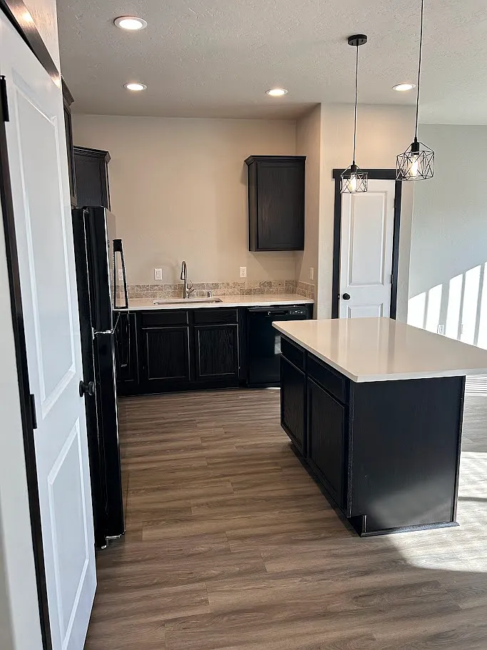 2 bed, 1048 sqft, $1,750 — Photo 4