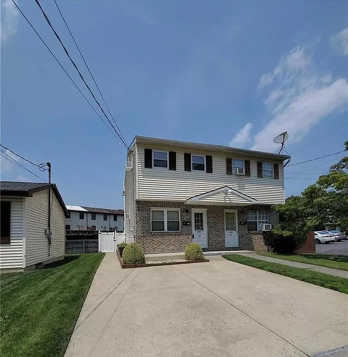 Building Photo - 723 E Chew St