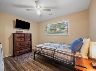 646 Woodcrest Manor Dr, Stone Mountain, GA 30083