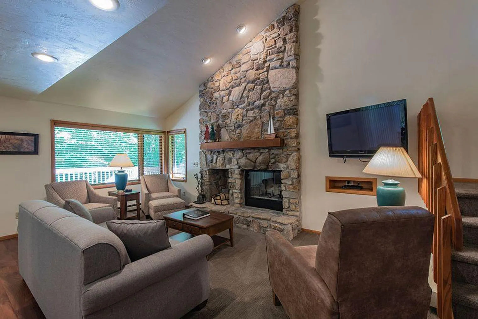 2 bed, 2.0 bath, 1399 sqft, $5,130 — Photo 2