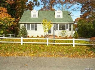 23 Rushmore St, Huntington Station, NY 11746