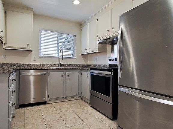 3rd image of 1095 Keldon Dr