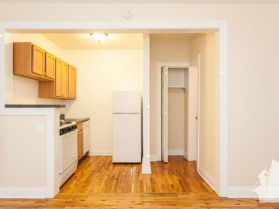 5th image of 837 W Wolfram St APT 104C