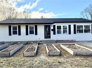 1116 N Swope Dr, Independence, MO 64056