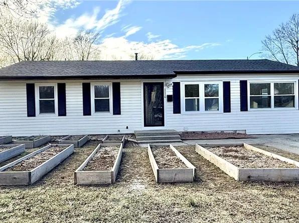 1116 N Swope Dr, Independence, MO 64056