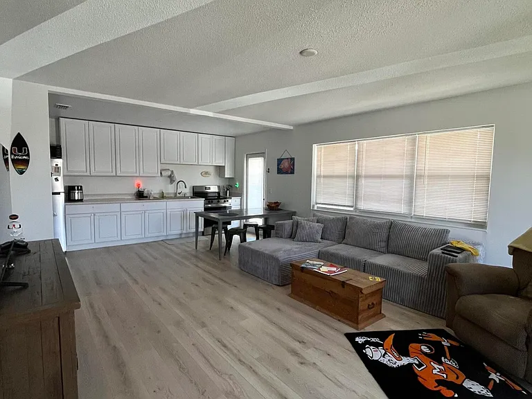 2737 NE 28th St #9W — Photo 3