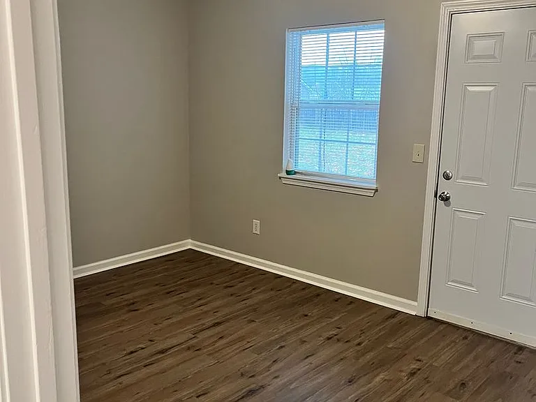 2912D Creekview Ct — Photo 8