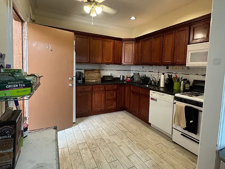 28 Park Vale Ave #111 — Photo 9