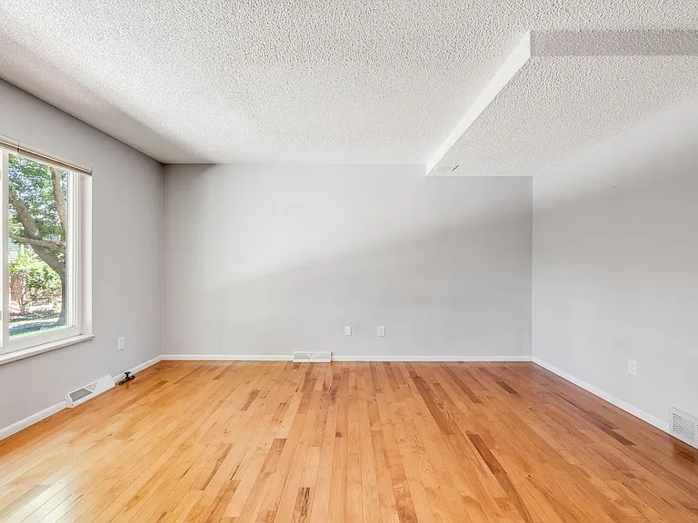 9026 E Mansfield Ave — Photo 4