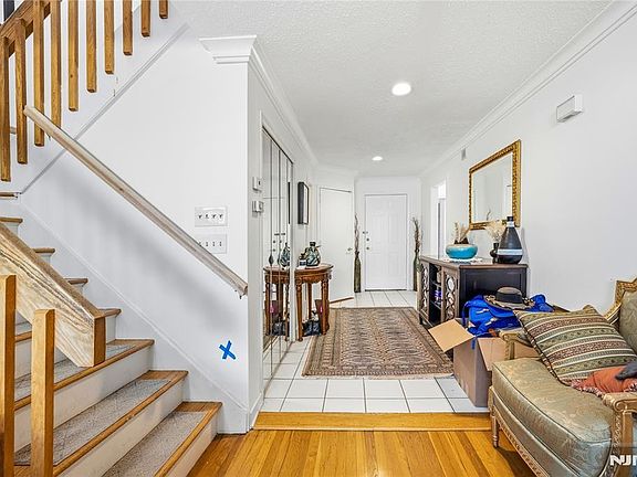 4th image of 374 French Ct