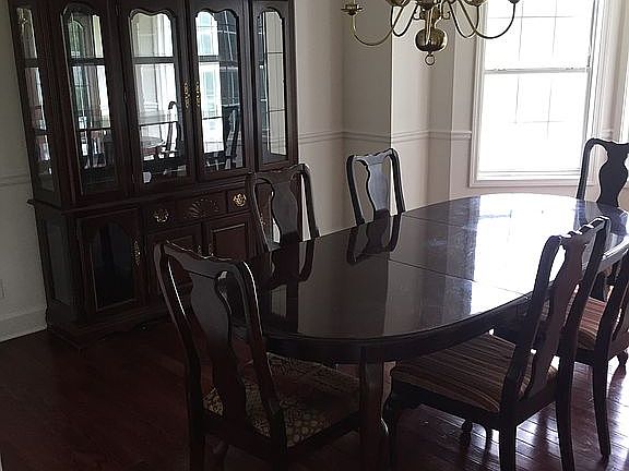 Dining Room W/Bay Window