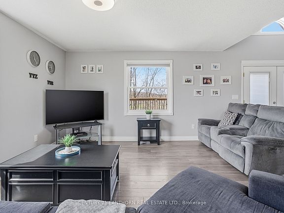 2nd image of 656 IA Cooper Rd