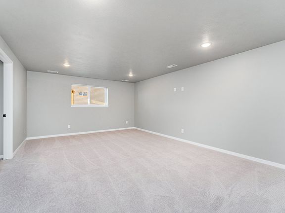 8-web-or-mls-6521 E Steel St-15_05212025