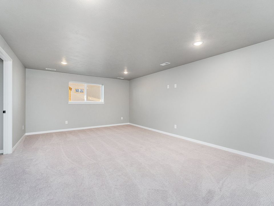 8-web-or-mls-6521 E Steel St-15_05212025