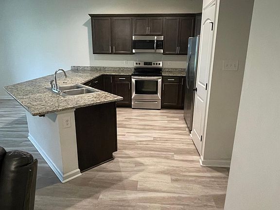 3rd image of 102 Saint Fazzio St