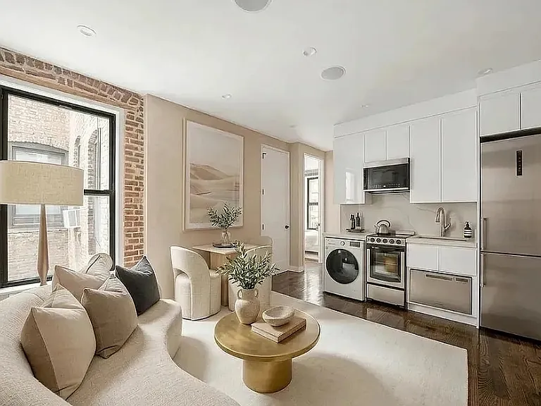 224 8th Ave #4B — Photo 1