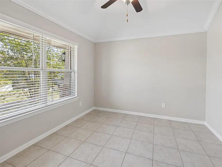 2357 Old Stone Dr — Photo 2