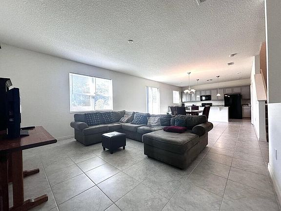 3rd image of 1844 Plumas Way