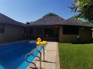 206 Pansy Path St, Lake Jackson, TX 77566