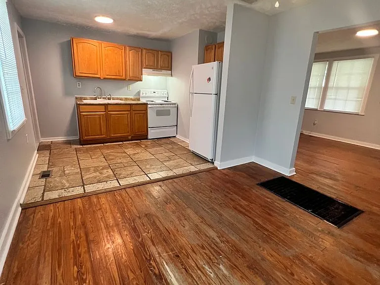 909 Bryan St — Photo 28