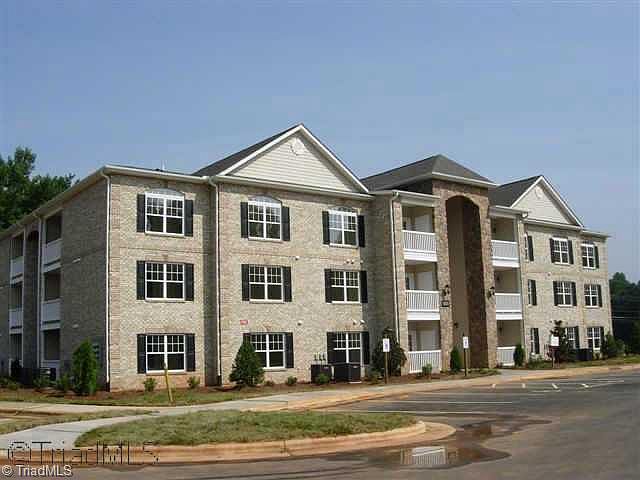 1st image of 4535 Wendover #106