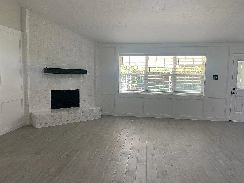 3 bed, 2.0 bath, 1908 sqft, $2,300 — Photo 3