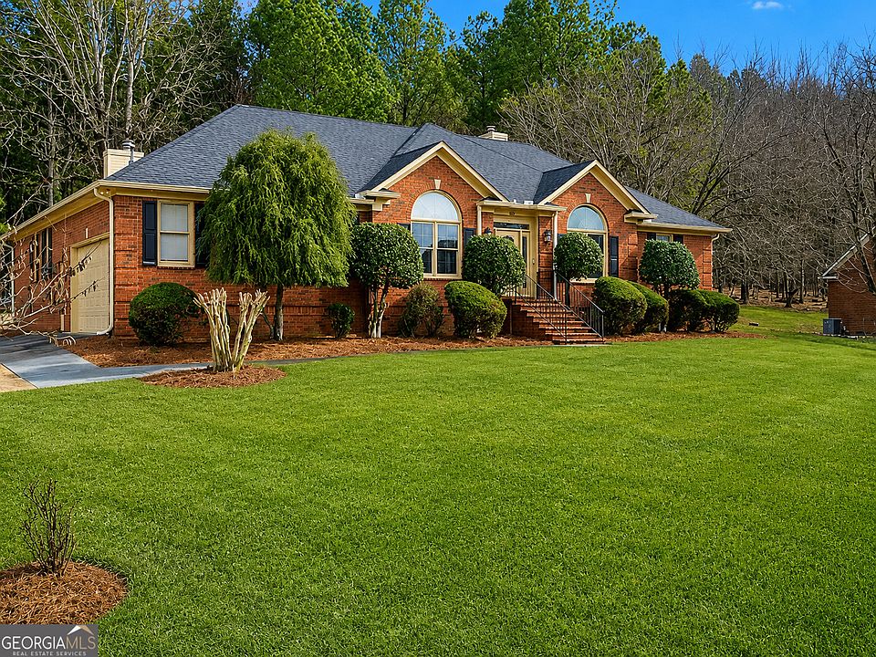 1st image of 16 Club View Dr SE