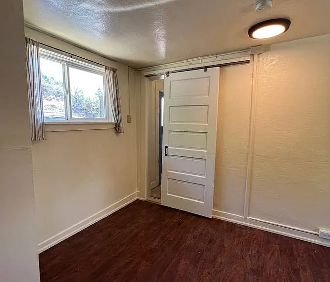 1122 E 5th Ave #4 — Photo 5