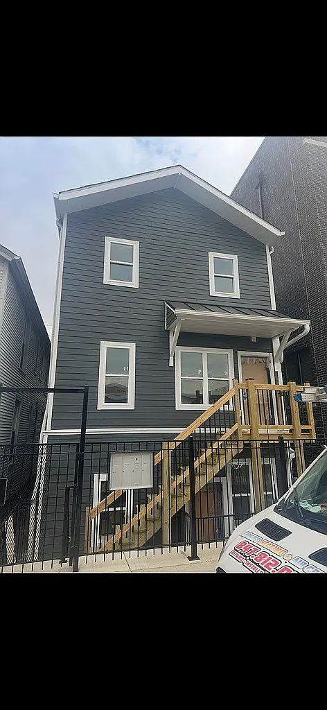 3 bed, 1050 sqft, $3,650 — Photo 1