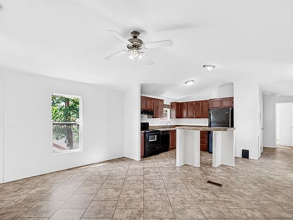 4th image of 1305 N Tom Green Ave