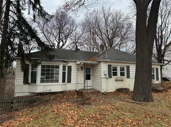 18800 Highland Ave, Deephaven, MN 55391