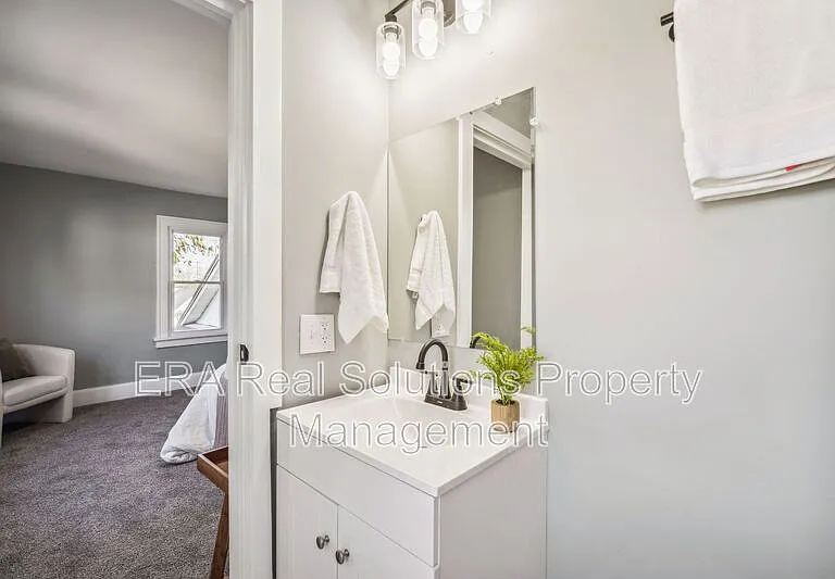 105 Rodgers Ave — Photo 37