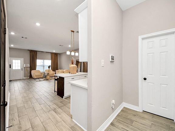 4th image of 8719 Compton St