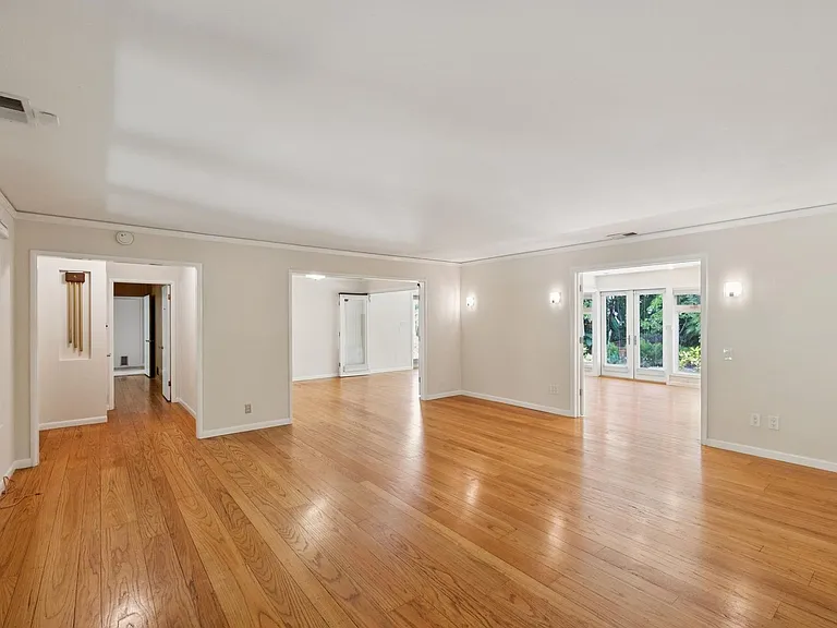 970 Palo Alto Ave — Photo 17