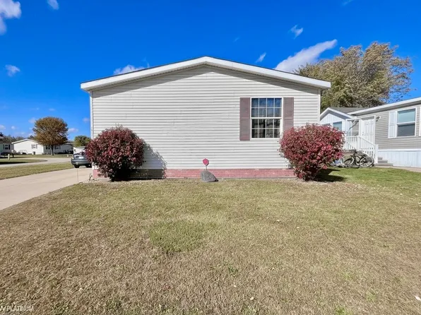 1612 Peachtree Ct, Columbus, MI 48063