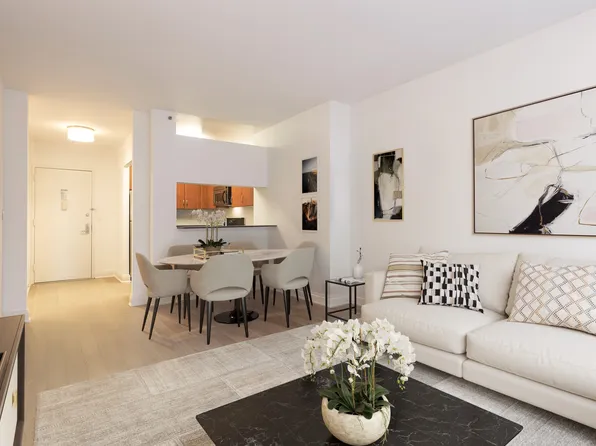 222 East 34th Street 1621 image 2 of 7