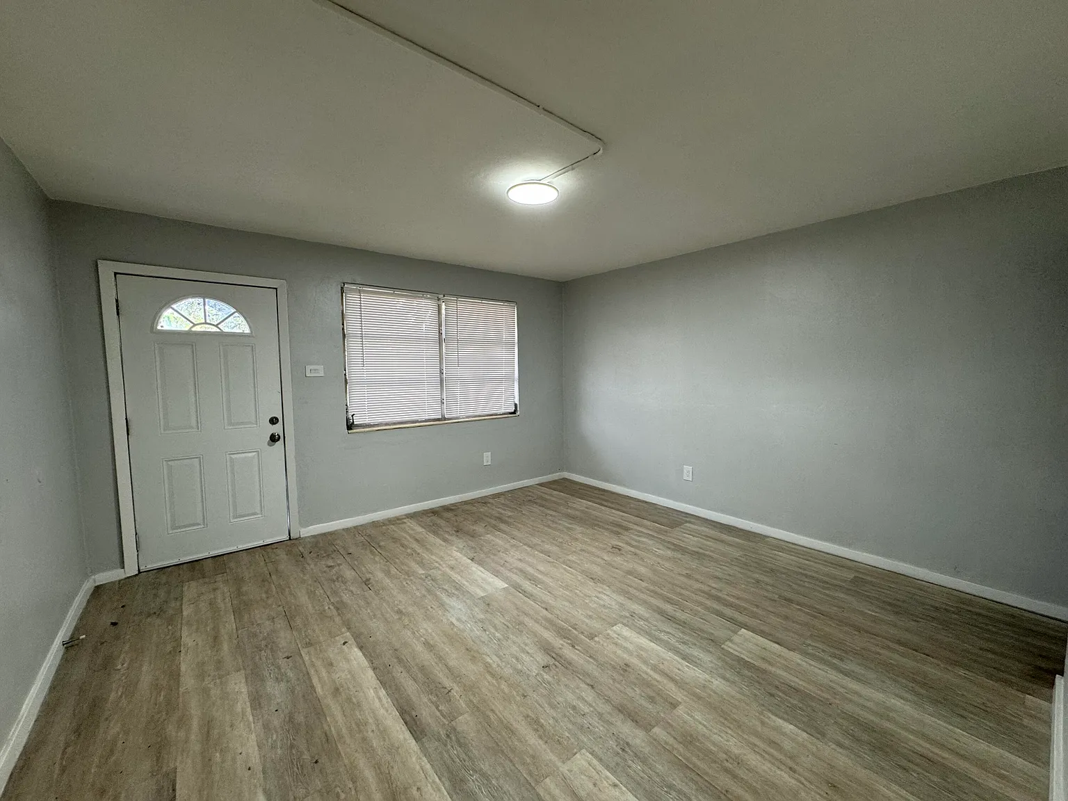 2 bed, 1.0 bath, 905 sqft, $2,295 — Photo 3