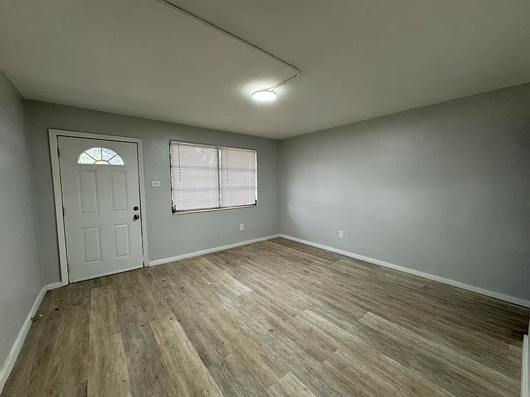 304 NW 14th Ave — Photo 3