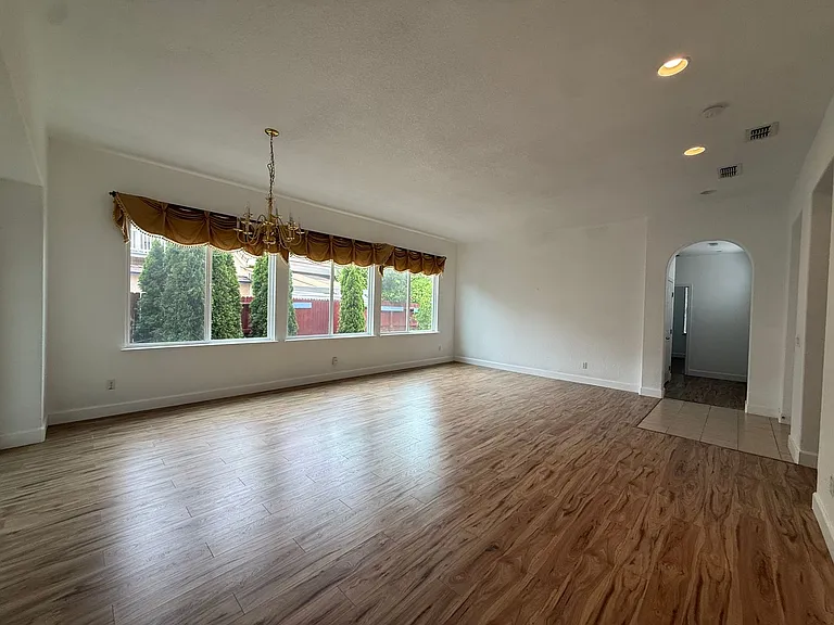 10410 Danichris Way — Photo 2