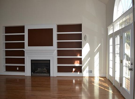3rd image of 10 W Mozart Dr