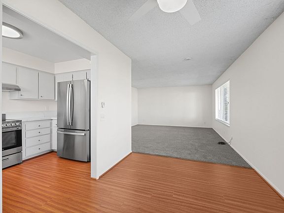 4th image of 3672 Bartlett Ave