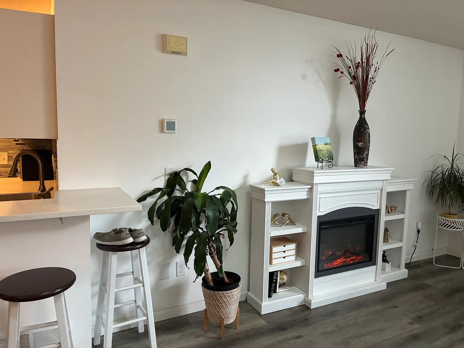 3 bed, 1385 sqft, $2,300 — Photo 4