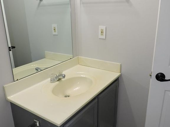 4th image of 3031B Belle Meade Dr